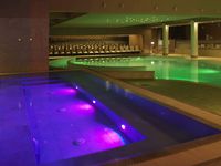 Sea-spa-swimming-pool-night-jacuzzi-green-spotlisting