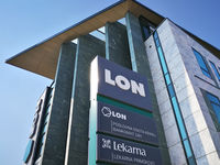 Lon-corporate-04-spotlisting